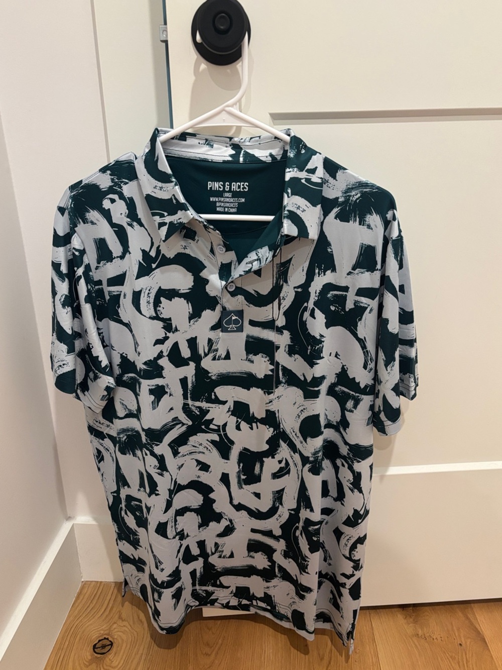 Pins & Aces Men's Green & White Printed Golf Polo